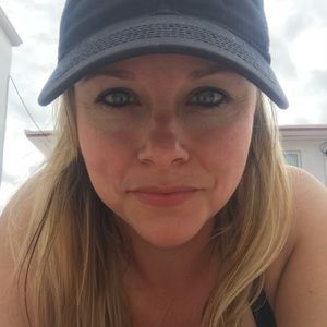 Meet your Posher, Caitlin